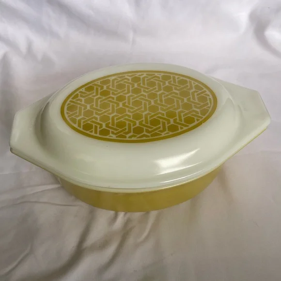 Vintage 1970 Pyrex 1 1/2 Qt. Wicker Weave Oval Casserole Dish w/Lid 043 - Picture 1 of 5